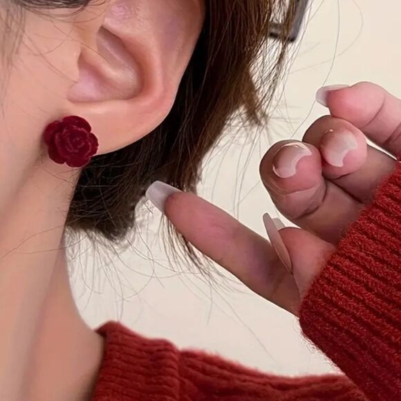 ✨🆕✨ Darling Plush Camellia Rose Flower Stud Earrings 🌹 ✨ - Picture 1 of 9